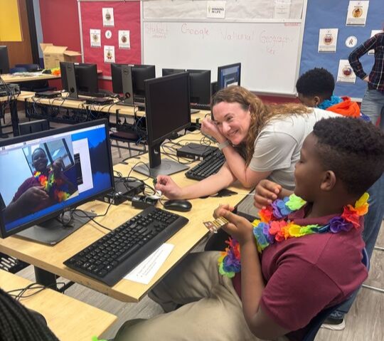 Baxter Lab Scientist Jennifer Barrett teaches a student about Raspberry Pi programming.